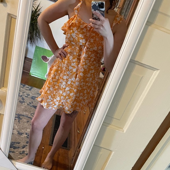 Light orange and white floral dress - Picture 10 of 10